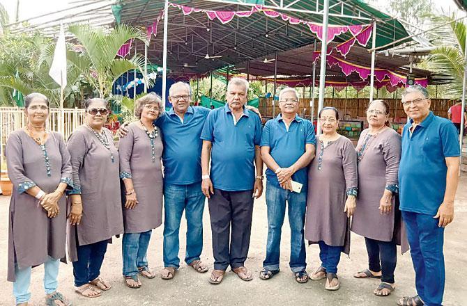 દિનેશભાઈ શાહ અને તેમના ભાઈ બહેન 