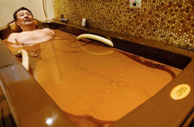 ક્રૂડ ઑઇલ બાથ