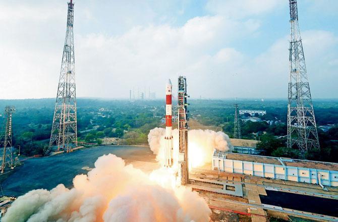 સ્પેસમાં સૈન્ય તાકાત વધારશે ભારત: ઇસરો પાંચ લશ્કરી ઉપગ્રહ લોન્ચ કરશે