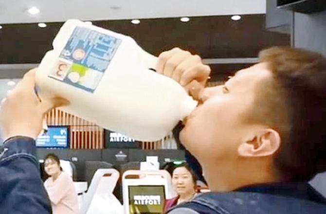 અઢી લીટર દૂધ પી ગયા આ ચાઇનીઝ ભાઈ