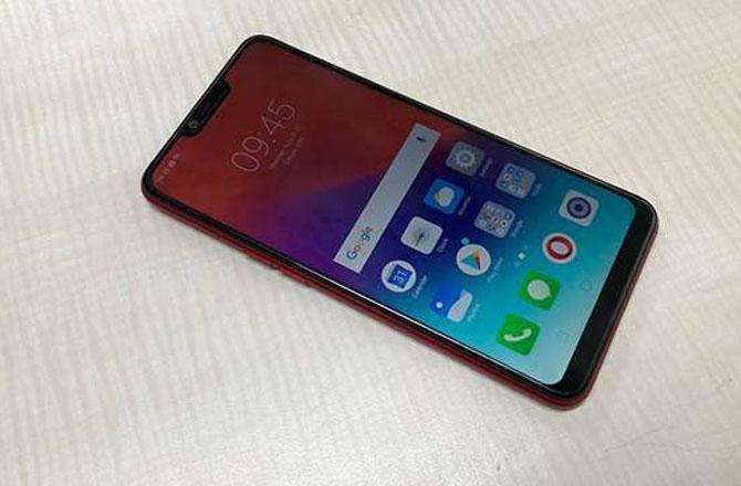 Realme Yo Days sale:1 રૂપિયામાં ખરીદો બેગપેક,ડિસ્કાઉન્ટ સાથે સ્માર્ટફોન