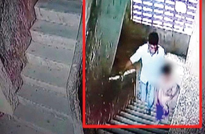 સીસીટીવી કૅમેરાના ફુટેજમાં આરોપી બાળકીને ઉપાડી જવાની તૈયારી કરતો હોવાનું દેખાયું છે.