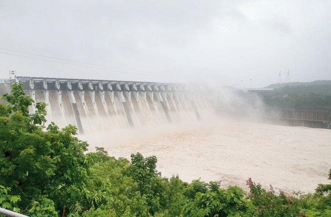ખુલ્યા નર્મદા ડેમના દરવાજા 