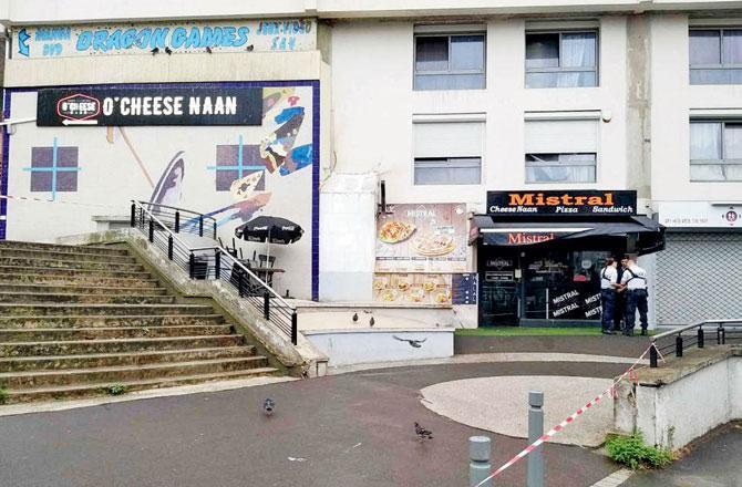 વેઇટરે સૅન્ડવિચ આપવામાં મોડું કર્યું તો ગ્રાહકે બંદૂક કાઢીને ગોળી મારી