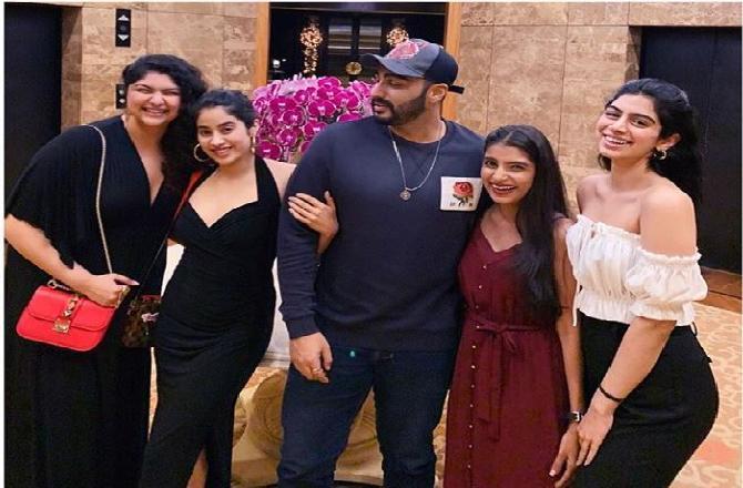 જ્હાનવી કપુરનું ભાઇ અર્જુન કપુર સાથે છે ખાસ બોન્ડીંગ