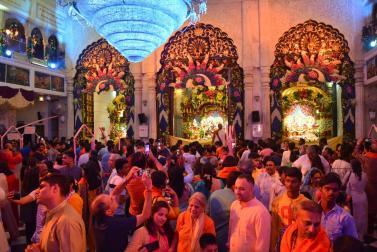 2 વર્ષ બાદ આ તહેવાર લોકો મનમૂકીને ઉજવતા જોવા મળે છે.