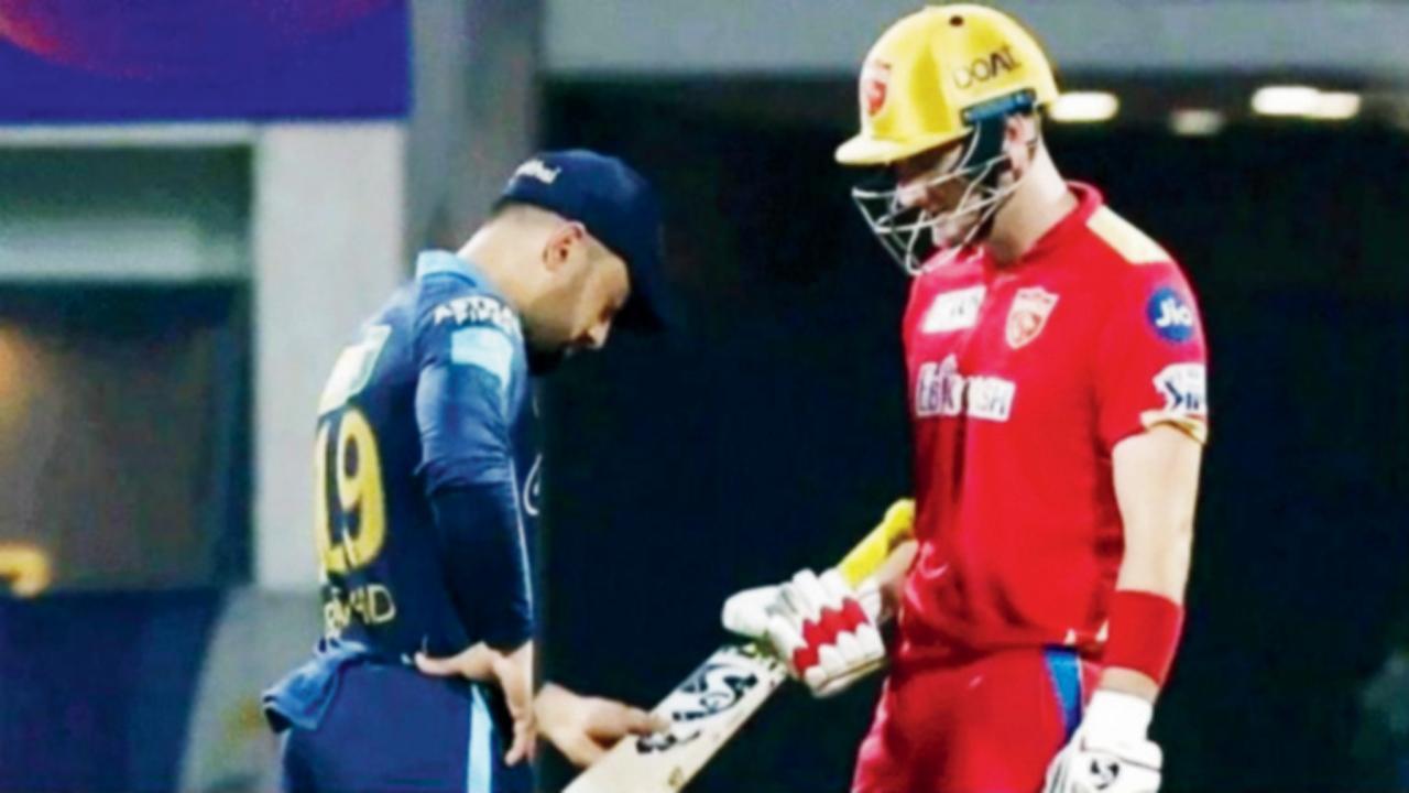 આ વર્ષની આઇપીએલની એક મૅચમાં ગુજરાત ટાઇટન્સના રાશિદ ખાનના બૉલમાં પંજાબ કિંગ્સના લિવિંગસ્ટને લૉન્ગેસ્ટ સિક્સર ફટકારી હતી.