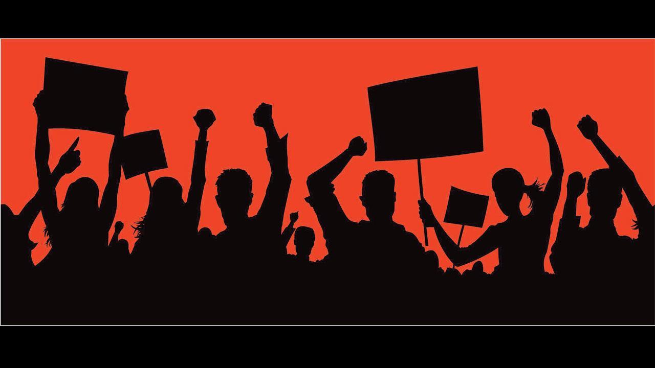 આયા સમય બડા બેઢંગા, બના આદમી આજ લફંગા કહીં પે દંગા, કહીં પે ઝઘડા, નાચ રહા નર હોકર નંગા!