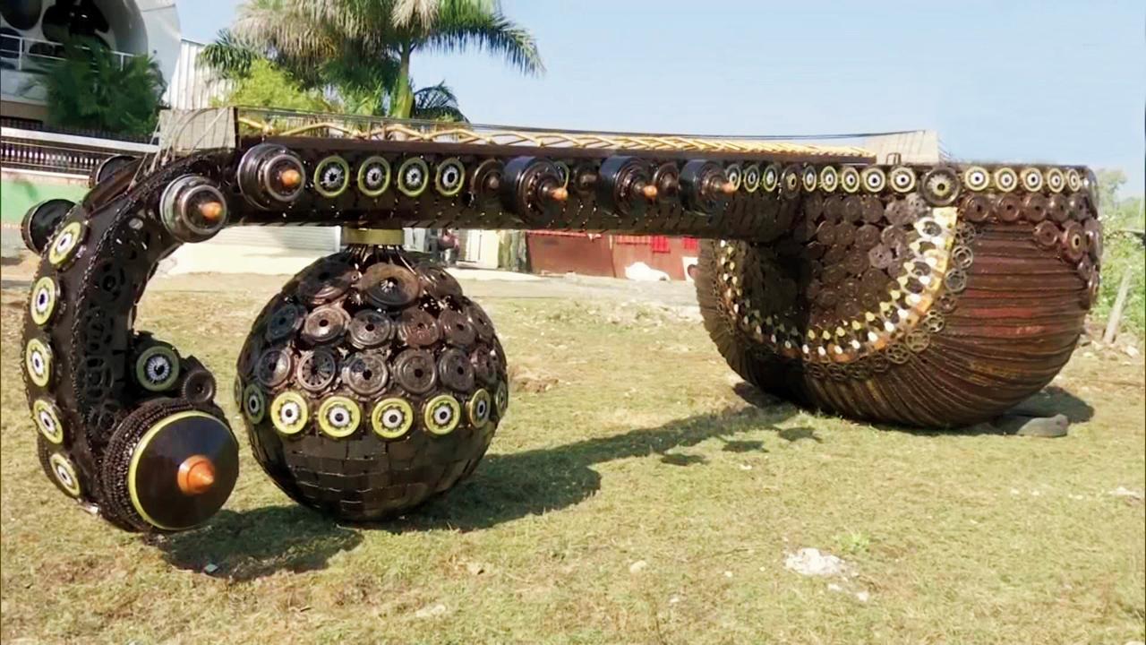 મધ્ય પ્રદેશની રાજધાની ભોપાલમાં કારીગરોના એક ગ્રુપે ભંગારમાંથી ‘રુદ્ર વીણા’ બનાવી છે