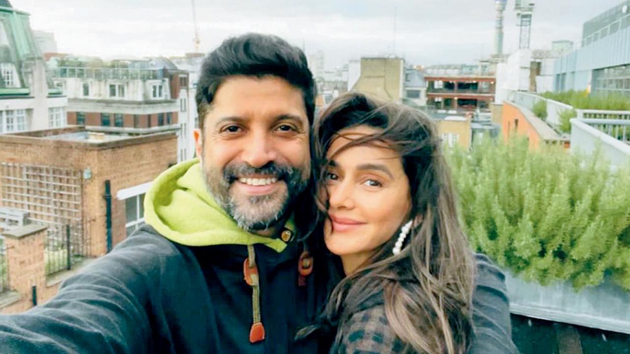 શાદી મેં ઝરૂર આના