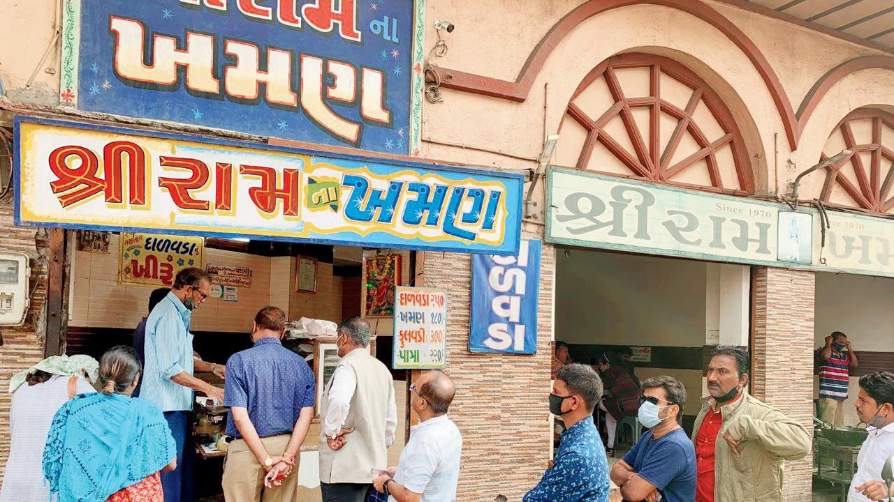ખમણ, પાતરાં અને ફૂલવડીનો ત્રિવેણી સંગમ