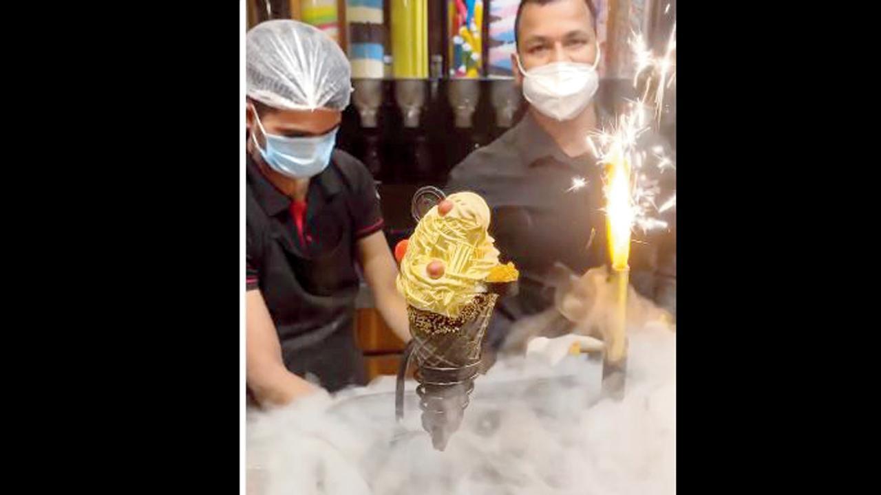 ૨૪ કૅરૅટ સોનાના વરખવાળો આઇસક્રીમ