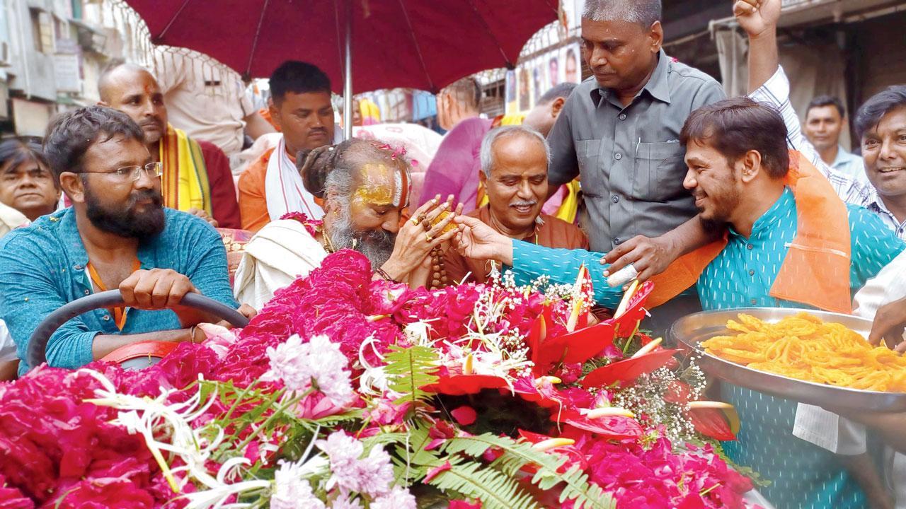 મુસ્લિમ બહુમતીવાળા વિસ્તારોમાં રથાયાત્રાનું ભાવભીનું સ્વાગત