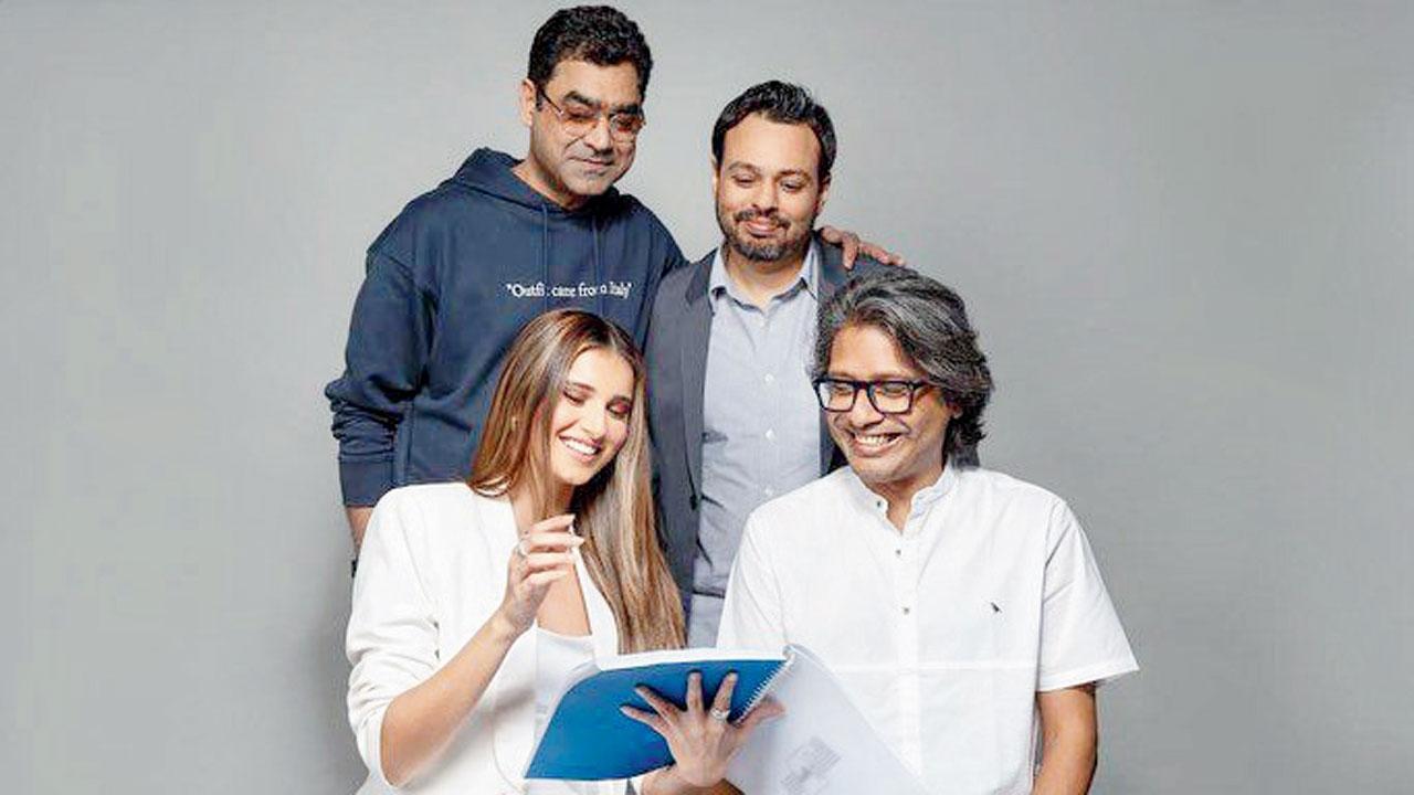  તારા સુતરિયા નિખિલ નાગેશ ભટ્ટ અને અન્ય સાથે