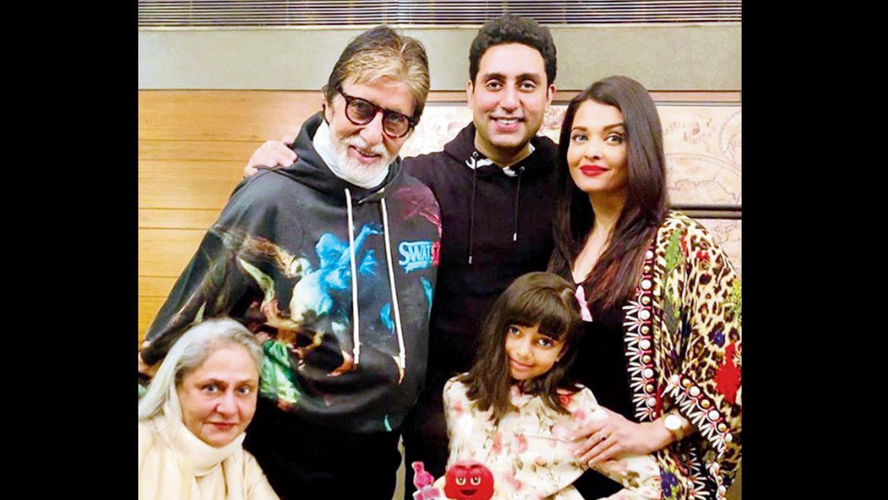 આજે પરિવાર કે સગાંસંબંધીઓ સાઇડલાઇન થઈ ગયાં છે. મિત્રો, ધંધાદારી સંબંધો, ક્લબ-કલ્ચરનું મહત્ત્વ વધી ગયું છે, સગાં વહાલાં નથી લાગતાં, જે વહાલાં છે એ સગાં નથી હોતાં.