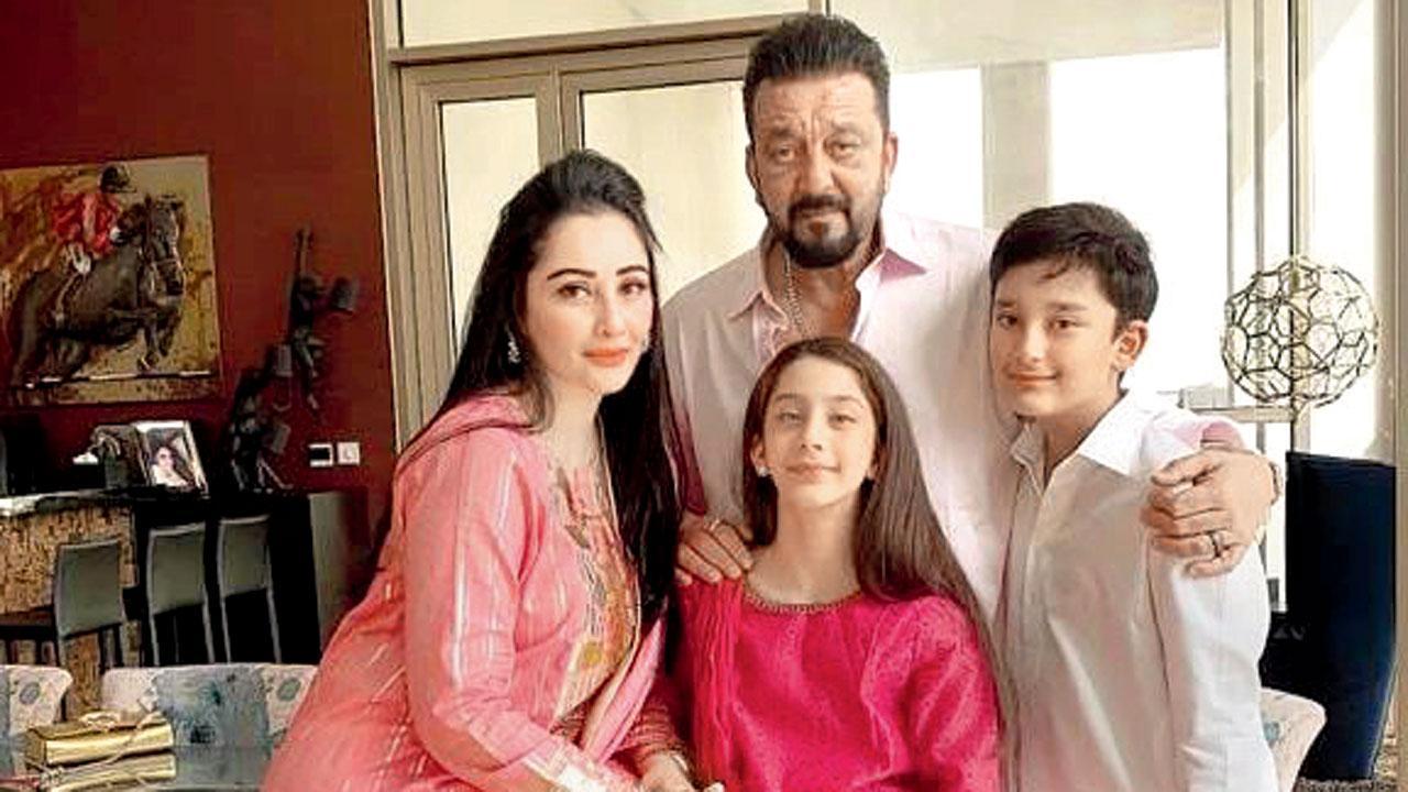 સંજય દત્તની વાઇફ માન્યતા અને બન્ને બાળકો દુબઈમાં થઈ ગયાં છે સેટલ