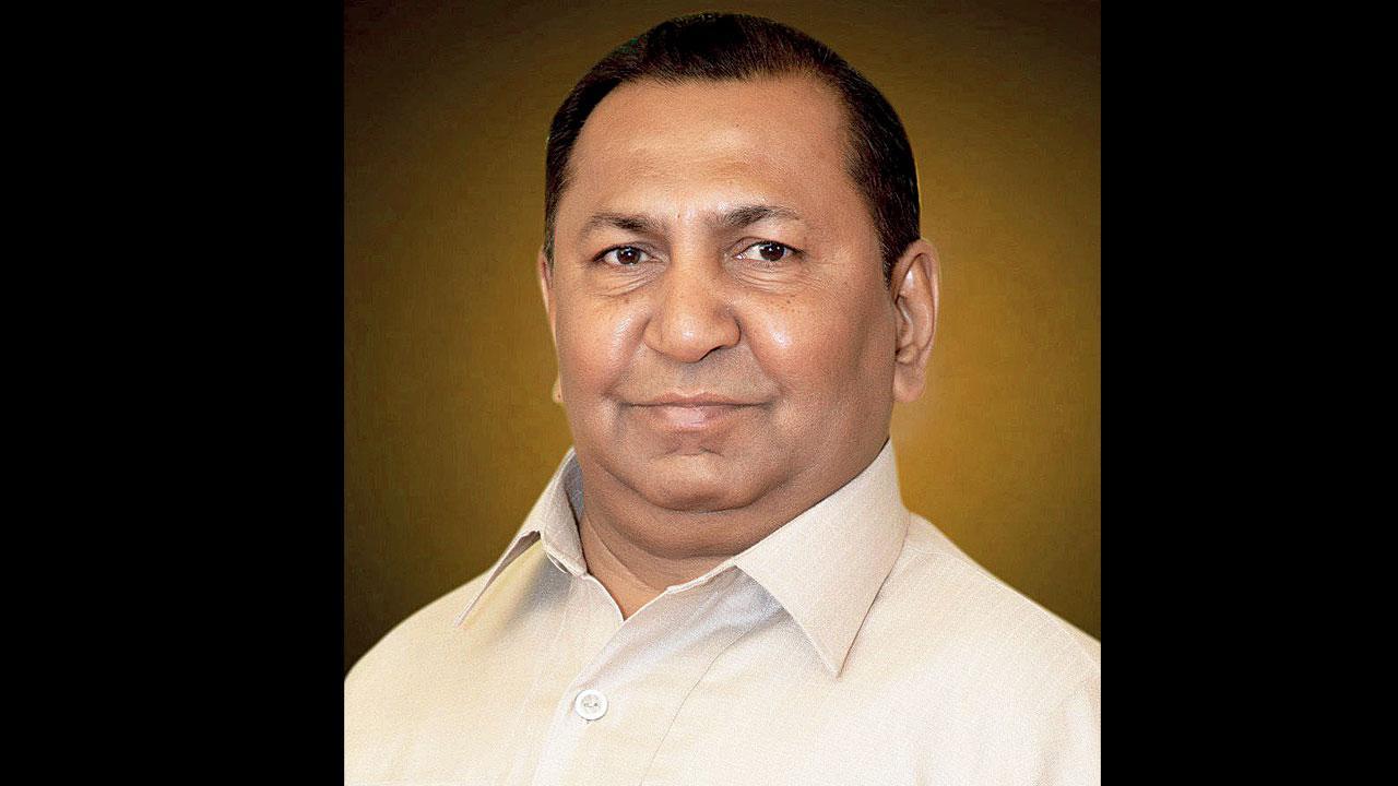 ઘાટકોપરના દીપક દવેએ ગંગોત્રી મંદિરના પ્રાંગણમાં જીવ ગુમાવ્યો હતો