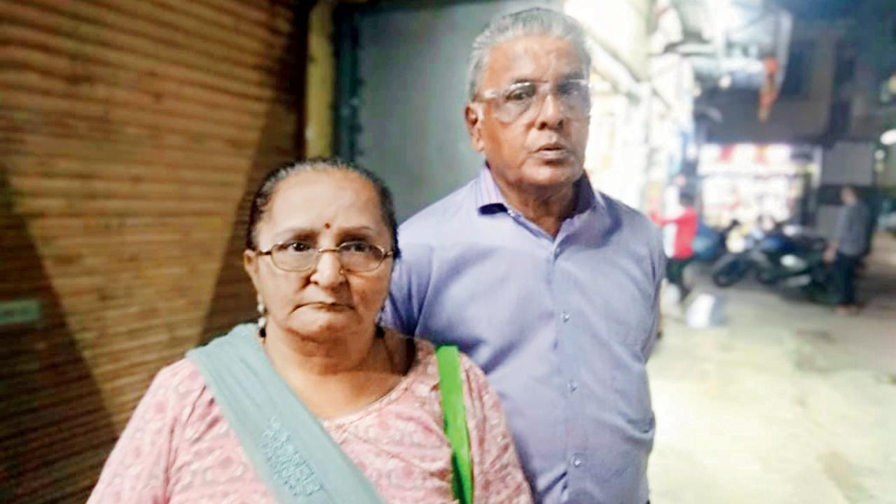 સુરેશ પારેખ અને તેમની પત્ની ગીતા પારેખ