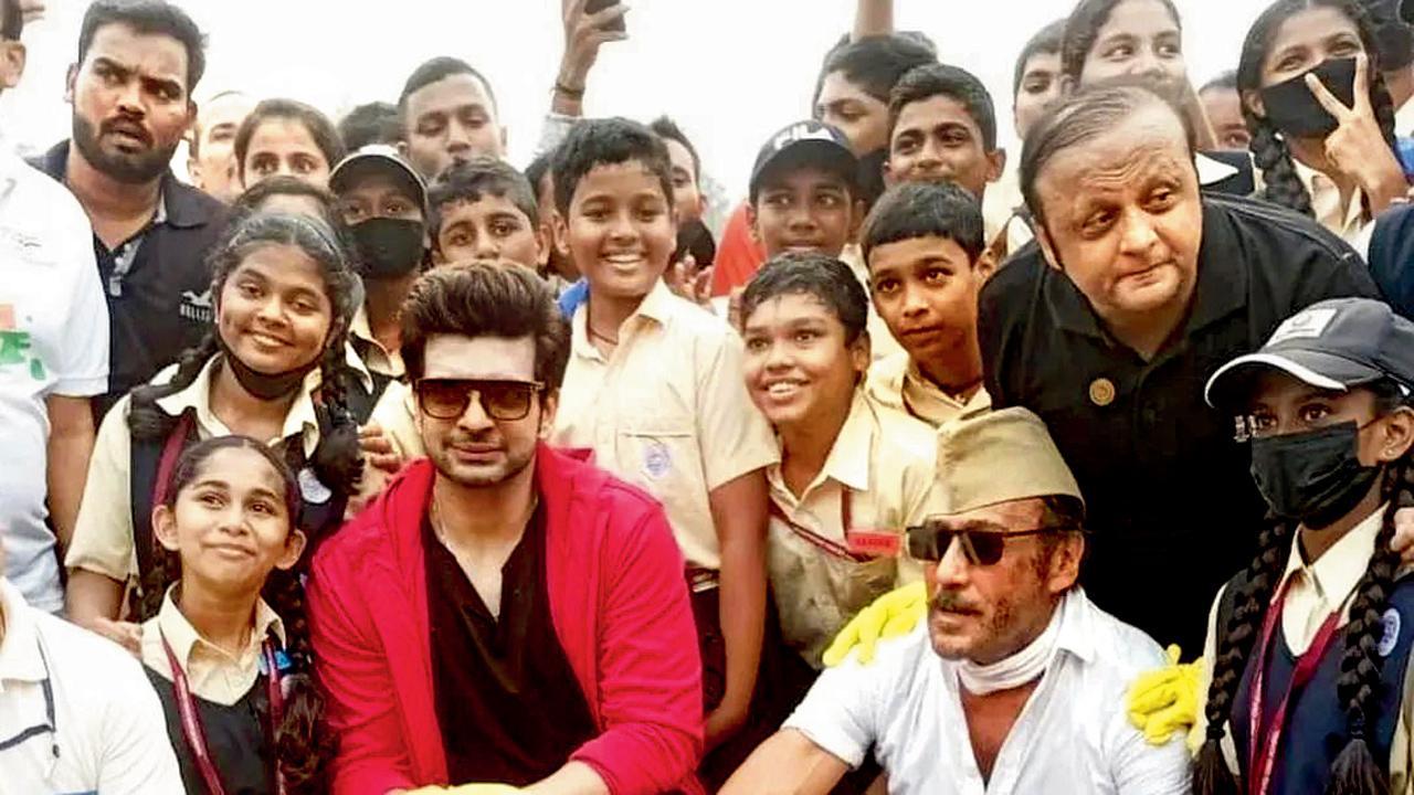  ગોવામાં આયોજિત ઇન્ટરનૅશનલ ફિલ્મ ફેસ્ટિવલ ઑફ ઇન્ડિયાની સમાપ્તિ બાદ ત્યાંની સરકાર, ઇન્ટરનૅશનલ ફિલ્મ ફેસ્ટિવલ ઑફ ઇન્ડિયા, દિવ્યજ ફાઉન્ડેશન અને ભમલા ફાઉન્ડેશને સાથે મળીને ‘ક્લીનથૉન’નું આયોજન કર્યું હતું. 