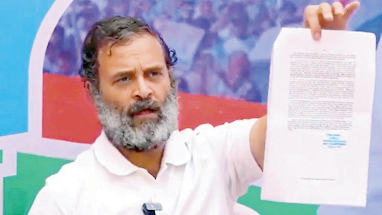 ગઈ કાલે અકોલામાં રાહુલ ગાંધીએ દાવો કર્યો હતો કે વીર સાવરકરે આ પત્ર અંગ્રેજોને લખ્યો હતો.