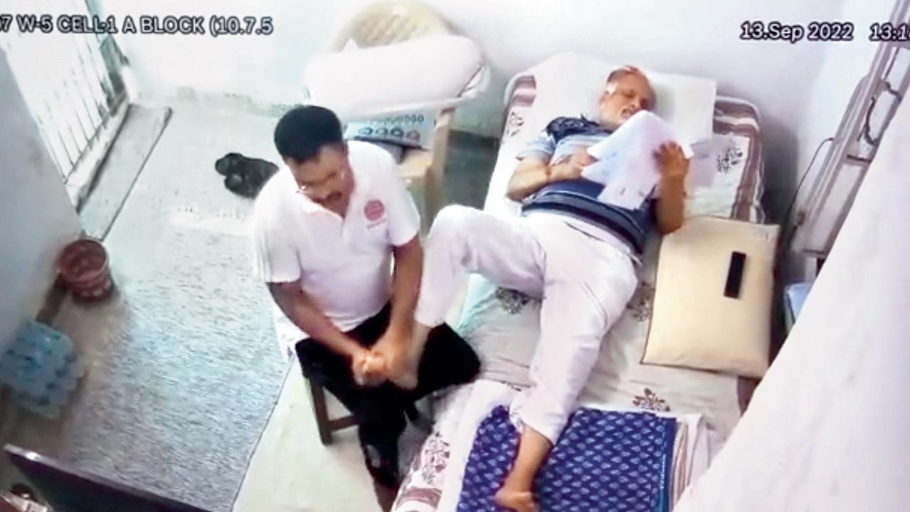 દિલ્હીની તિહાર જેલમાં મસાજ કરાવતા ‘આપ’ના પ્રધાન સત્યેન્દર જૈન