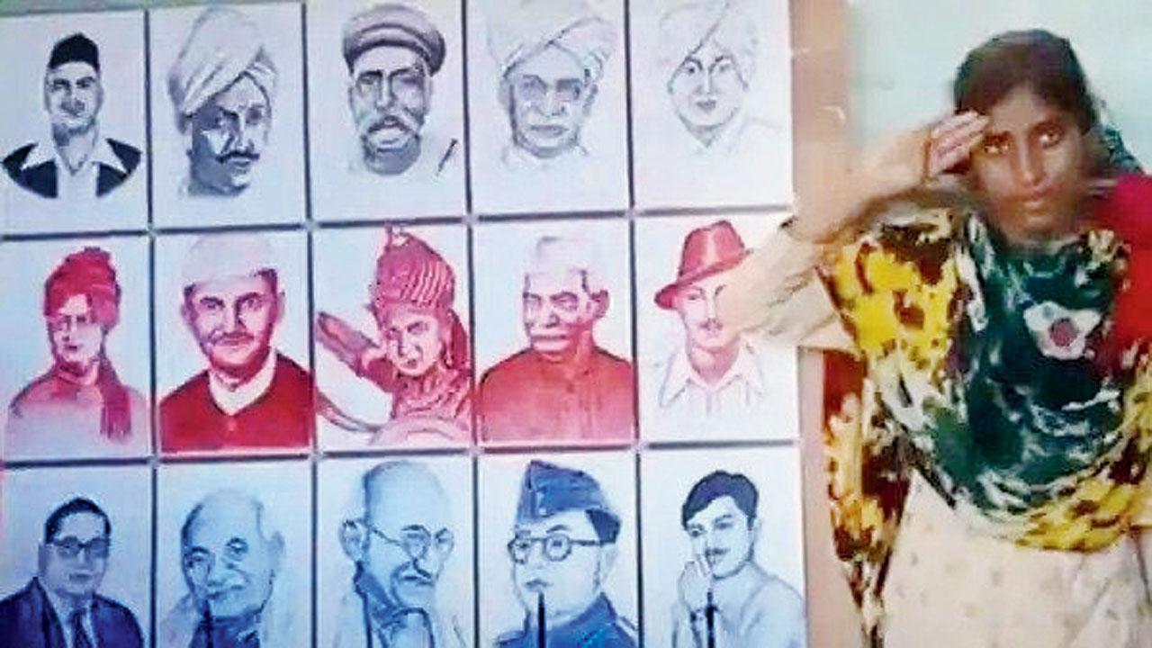એકસાથે ૧૫ પેઇન્ટિંગ્સ બનાવતી યુવતી