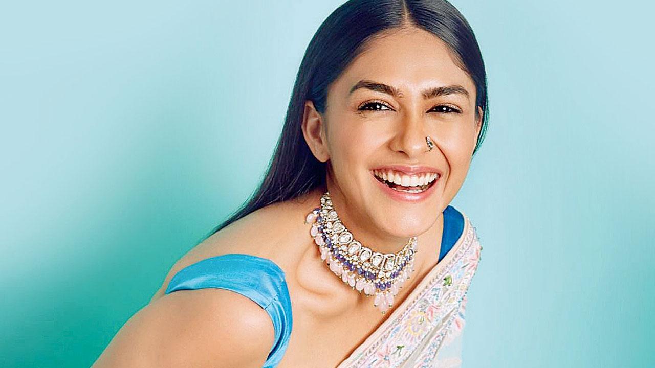 મૃણાલ ઠાકુર