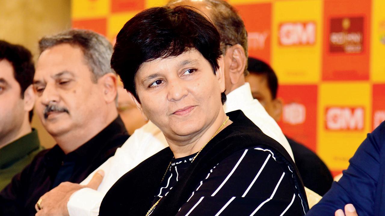 નેહા કક્કડ પર કેમ કેસ કરવો છે ફાલ્ગુની પાઠકને?