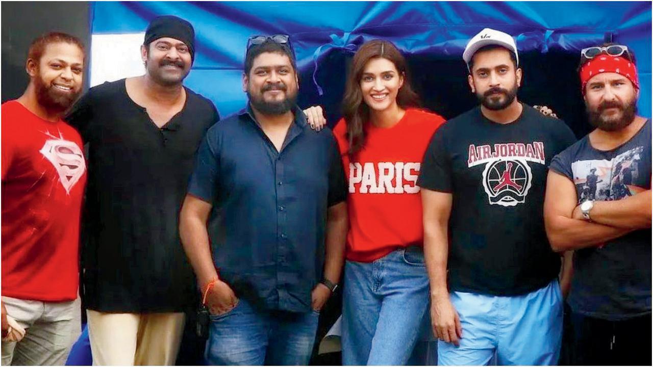 પ્રભાસ અને આદિપુરુષ ની ટીમ