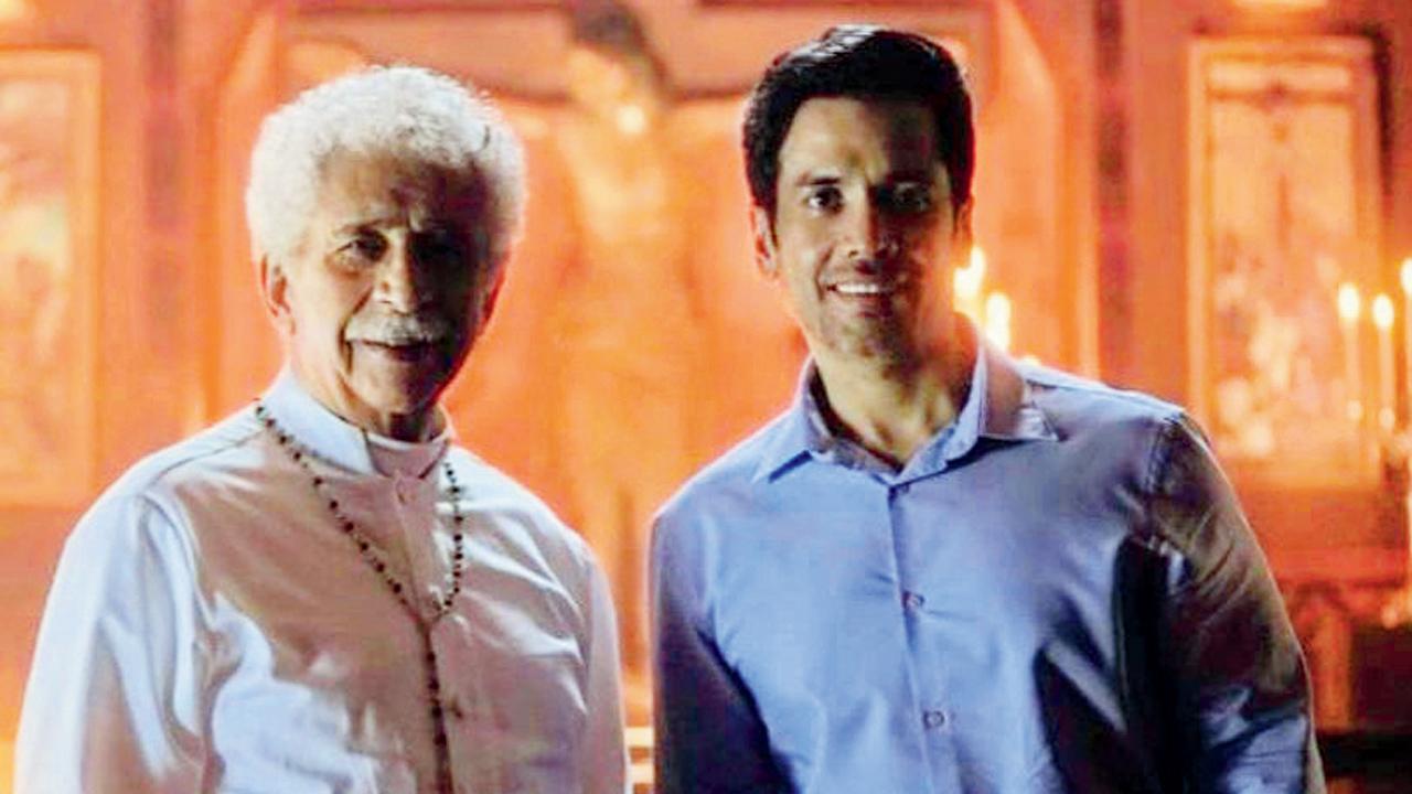 નસીરુદ્દીન શાહ અને તુષાર કપૂર