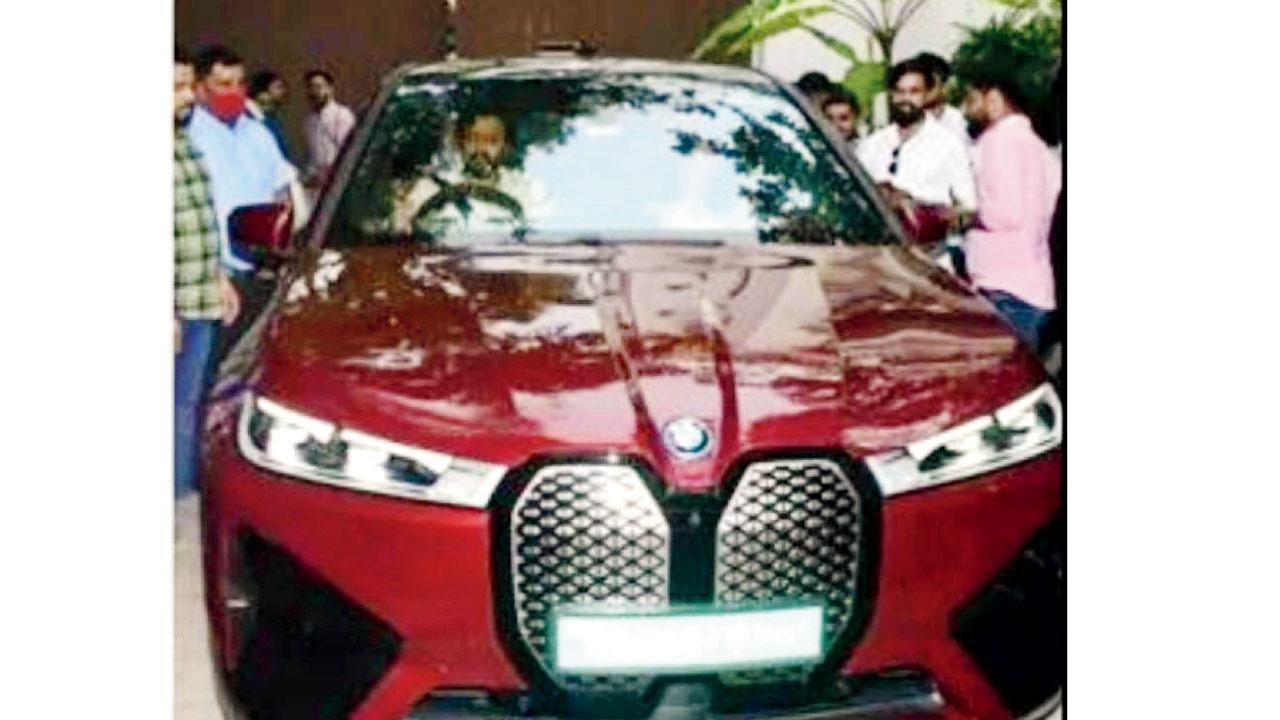 ૧.૪૦ કરોડની ઇલેક્ટ્રિક કાર ખરીદી રિતેશ દેશમુખે