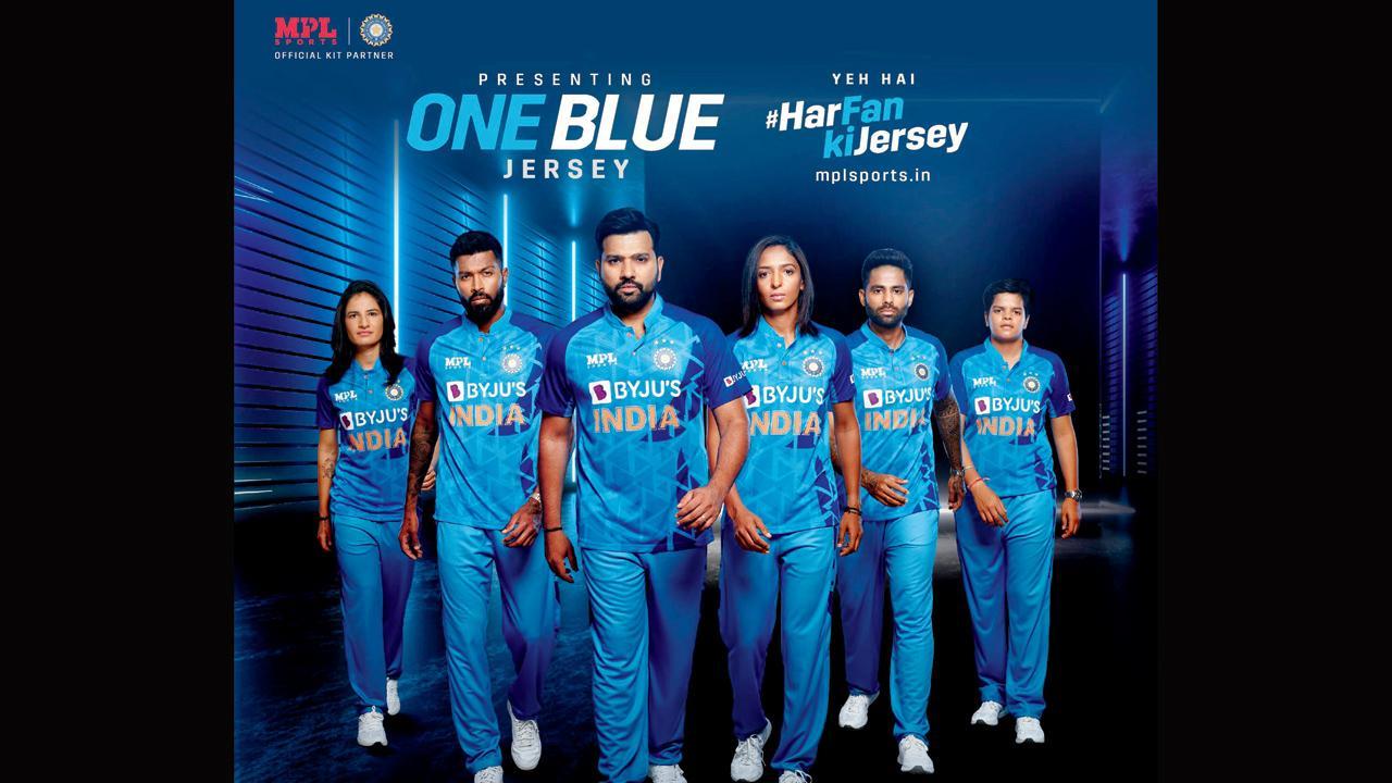 મુંબઈમાં ગઈ કાલે ભારતીય ક્રિકેટરો (પુરુષ, મહિલા બન્ને કૅટેગરી) માટેની ‘હર ફૅન કી જર્સી’ તરીકે ઓળખાનારી નવી ટી૨૦ જર્સી લૉન્ચ કરવામાં આવી હતી.