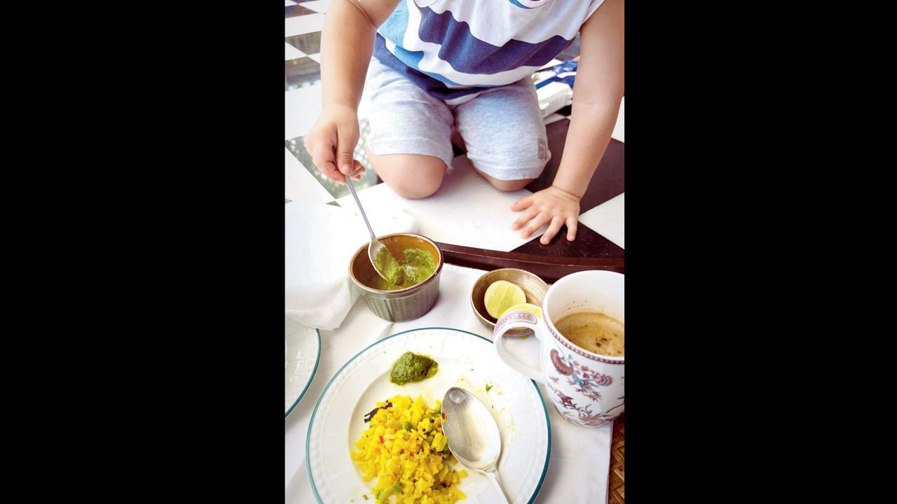 બ્રેકફાસ્ટ સર્વ કર્યો કરીનાના દીકરાએ