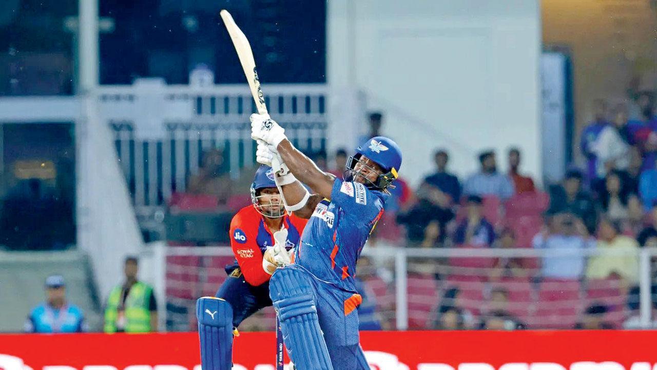 મૅચ દરમ્યાન લખનઉનો ખેલાડી કાઇલી માયર્સ.