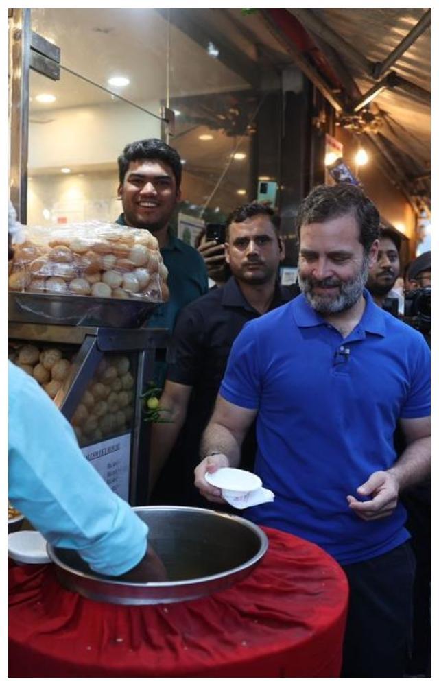 જ્યારે રાહુલ ગાંધીએ ખાધી પાણીપુરી