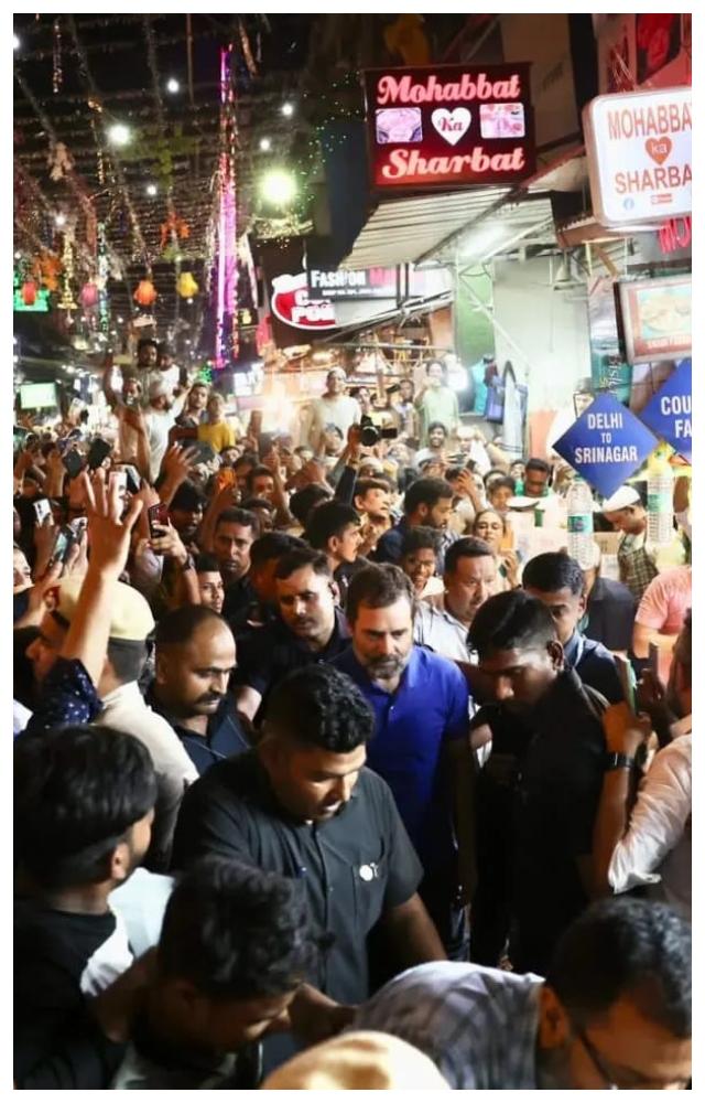 તે અહીં લોકોથી ઘેરાયેલા હતા, તેમને જોવા માટે સેંકડો લોકો એકઠા થયા હતા.