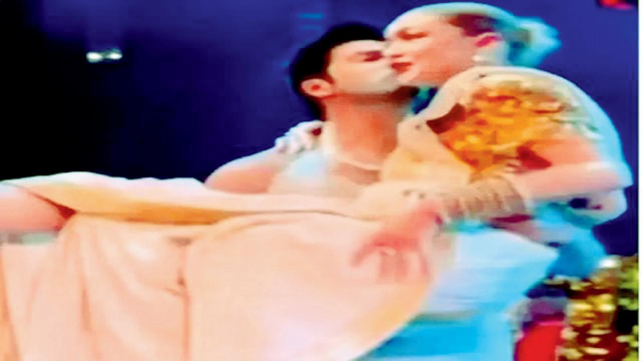 જીજી હદીદને કિસ કરવા પર ટ્રોલ થતાં વરુણે આવો જવાબ આપ્યો