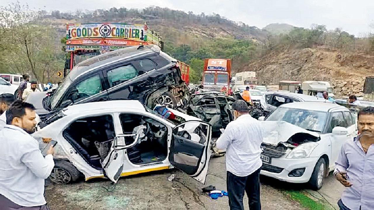 મુંબઈ-પુણે એક્સપ્રેસવે પર ટ્રકે સાત કારનો ખુડદો બોલાવી દીધો હતો