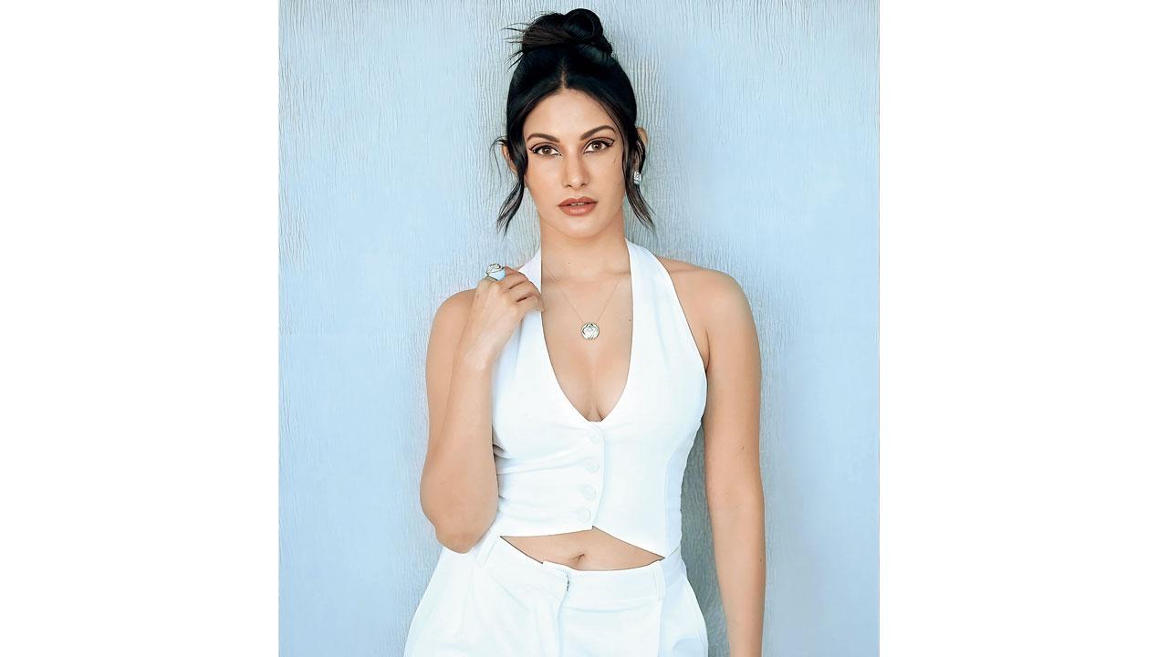 અમાયરા દસ્તુર