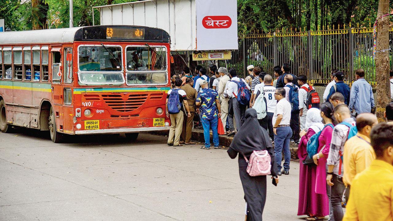 બસ વપરાશકર્તાઓએ ભારે હાલાકીનો સામનો કરવો પડ્યો