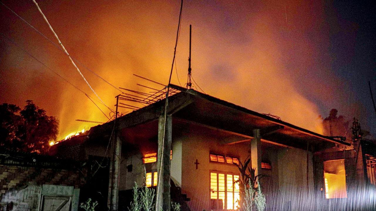 શનિવારે મણિપુરમાં એક અવવારું ઘરને કેટલાંક અસામાજિક તત્ત્વોએ આગ ચાંપી દીધી ​હતી