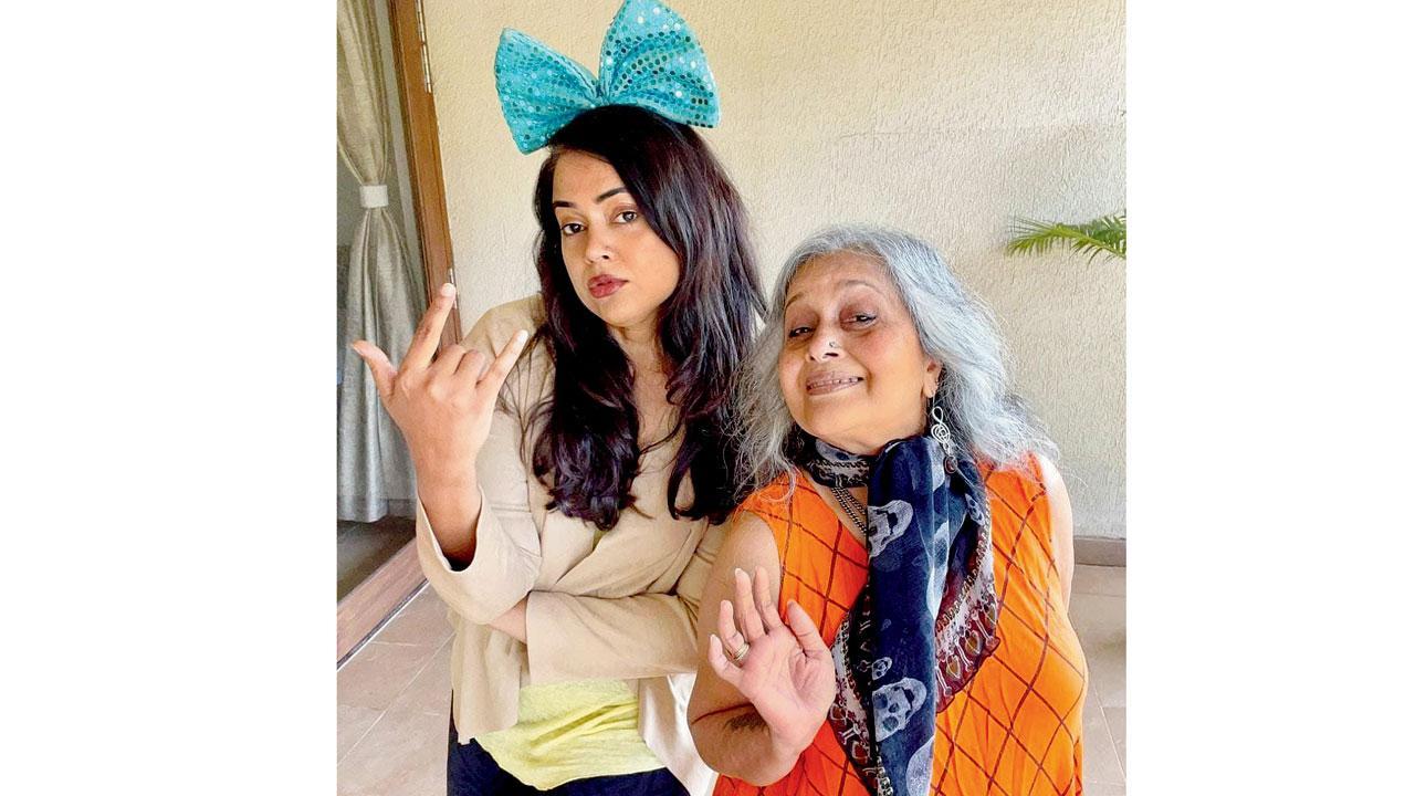 સમીરા રેડ્ડી અને તેની સાસુમા