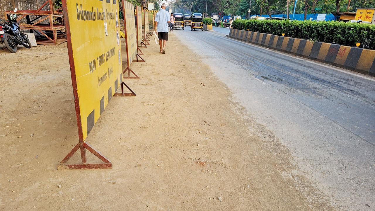 કાંદિવલી ચારકોપમાં ઊડતી ધૂળ ચિંતાનો વિષય બની છે.