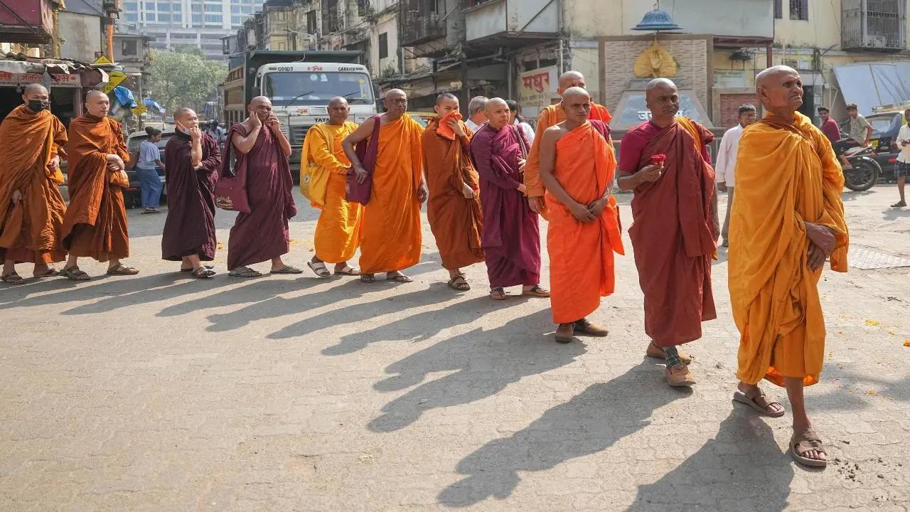 Buddhist monks take out rally in Mumbai’s worli, see pictures | Photo ...