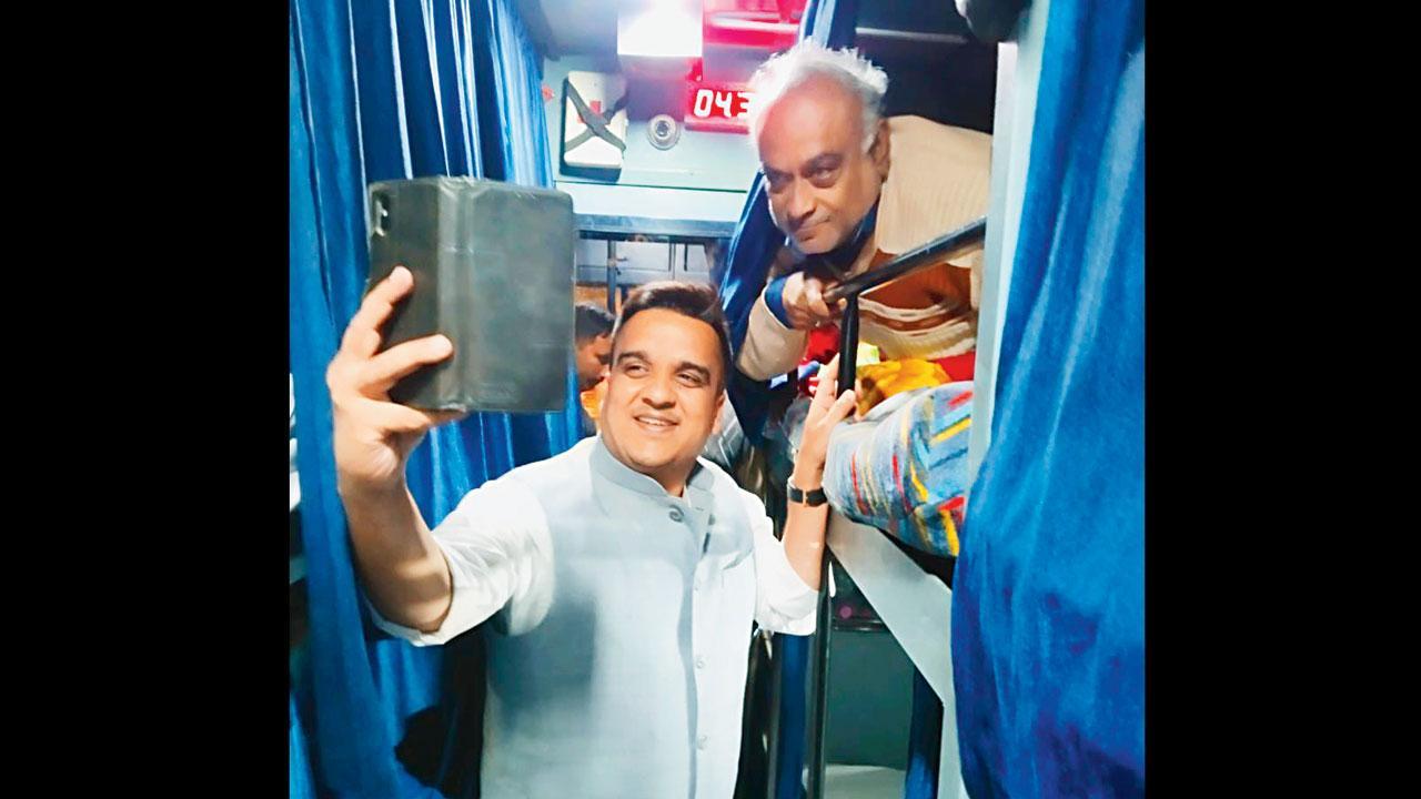 હર્ષ સંઘવીએ એસટી બસના મુસાફરો સાથે ટાઇમ સ્પેન્ડ કર્યો હતો