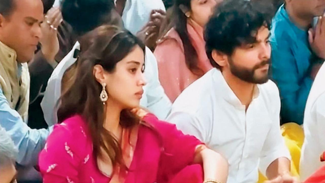 ખુશી કપૂર , શિખર પહરિયા 