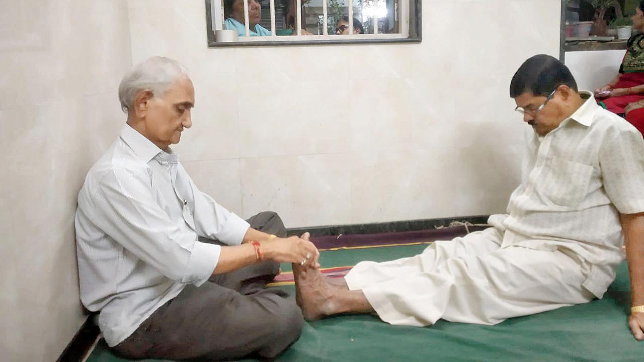 સતીશભાઈ મફત માં સારવાર કરતાં 