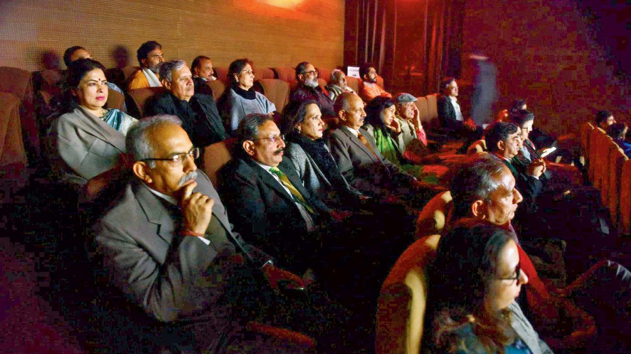 પ્રતીકાત્મક તસવીર 