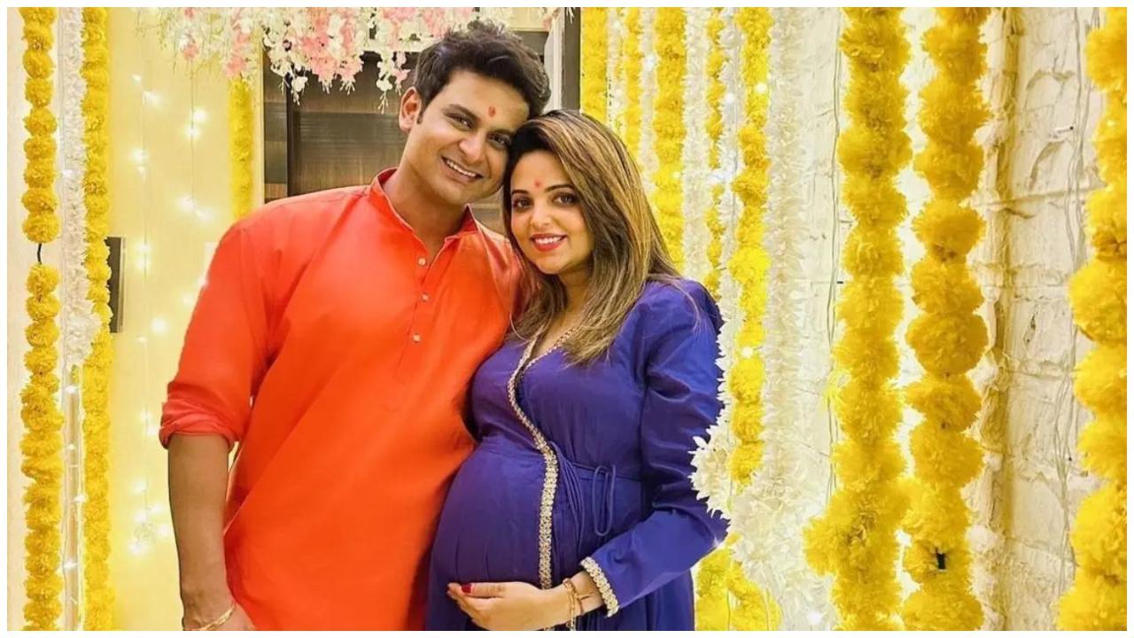 સુગંધા મિશ્રા અને સંકેત ભોસલે