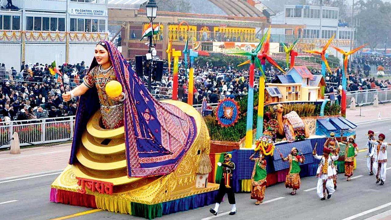 નવી દિલ્હીમાં પરેડમાં રજૂ થયેલો ગુજરાતનો ટૅબ્લો.